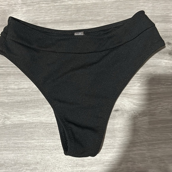 Black bikini size small top and bottom removable padding bottoms mid rise cheeky - Picture 4 of 5